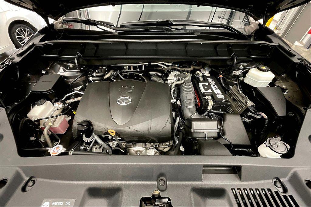 used 2020 Toyota Highlander car, priced at $28,036