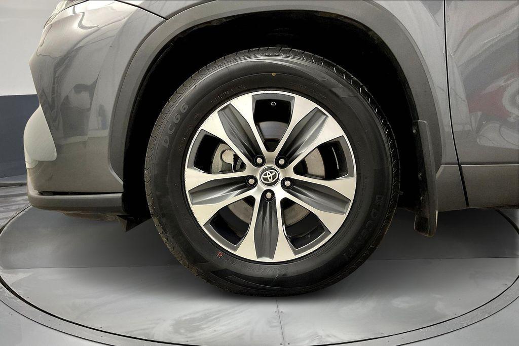 used 2020 Toyota Highlander car, priced at $28,036
