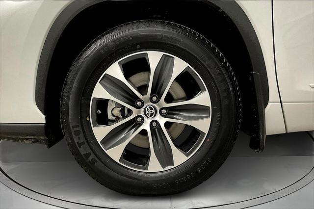 used 2022 Toyota Highlander car, priced at $38,799