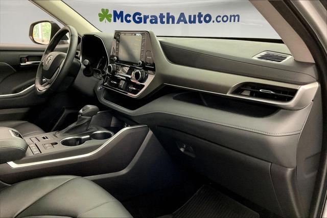 used 2022 Toyota Highlander car, priced at $41,144