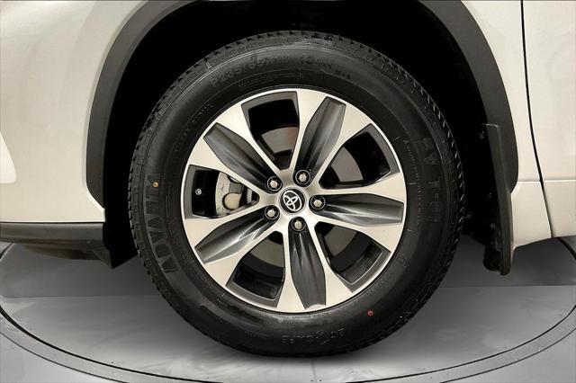 used 2022 Toyota Highlander car, priced at $41,870