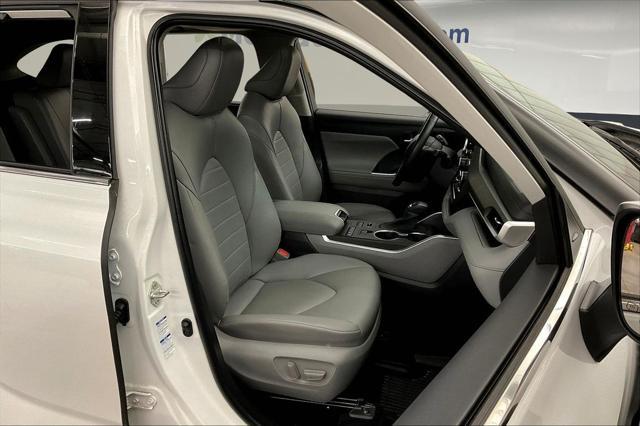 used 2022 Toyota Highlander car, priced at $41,870