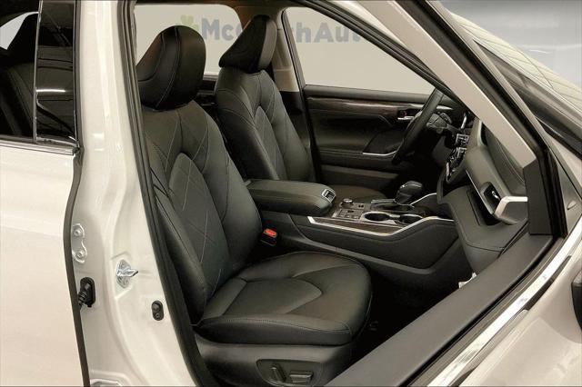 new 2025 Toyota Highlander car, priced at $54,528