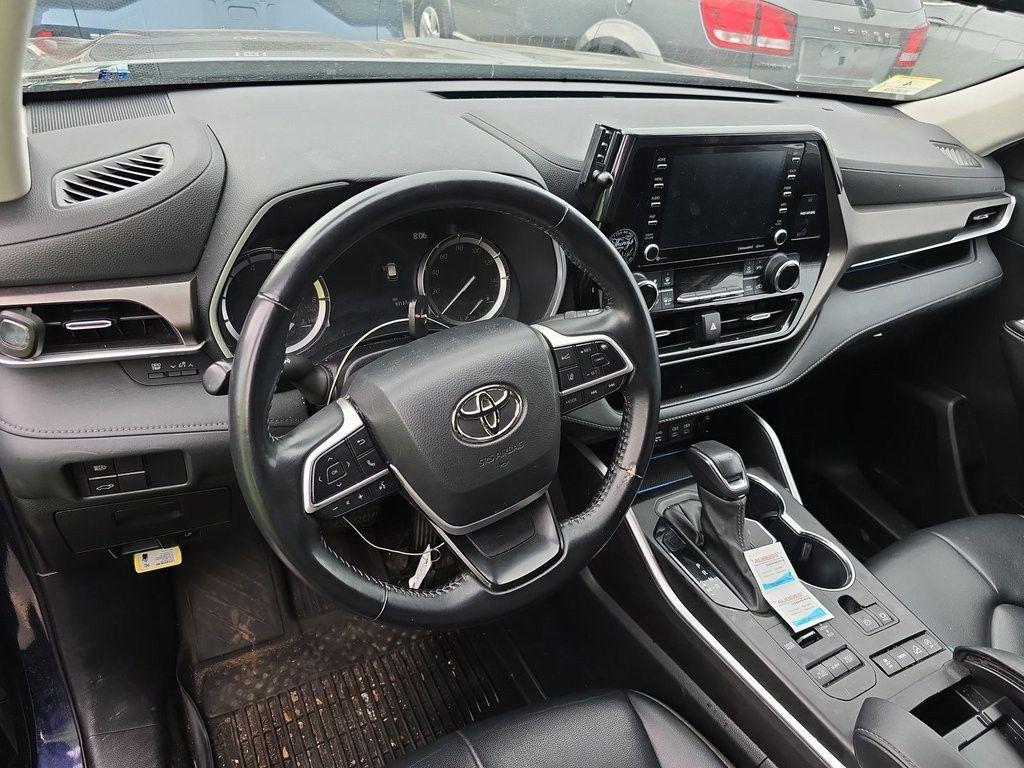 used 2022 Toyota Highlander car, priced at $39,978