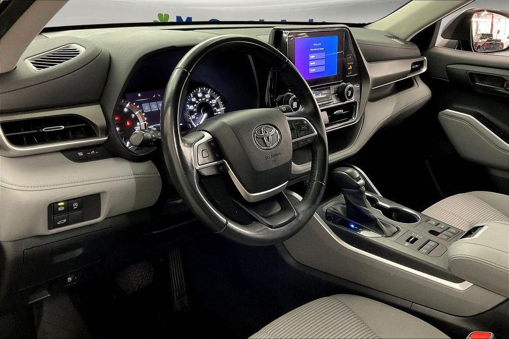 used 2023 Toyota Highlander car, priced at $32,528