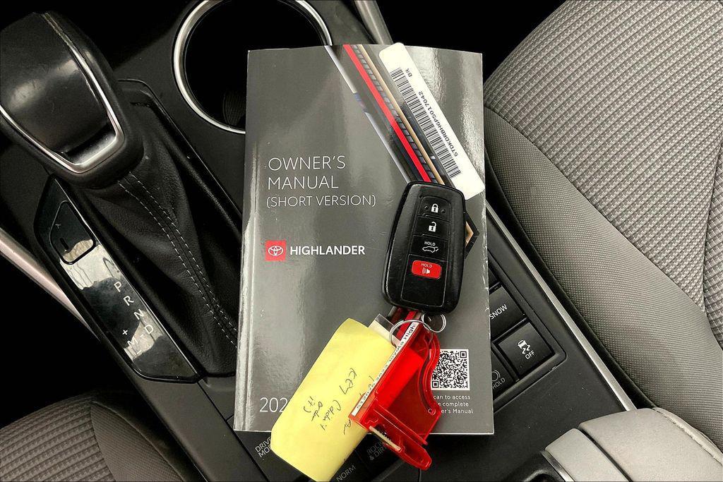 used 2023 Toyota Highlander car, priced at $32,528