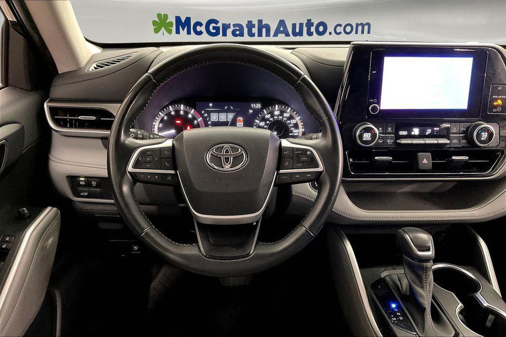 used 2023 Toyota Highlander car, priced at $32,528