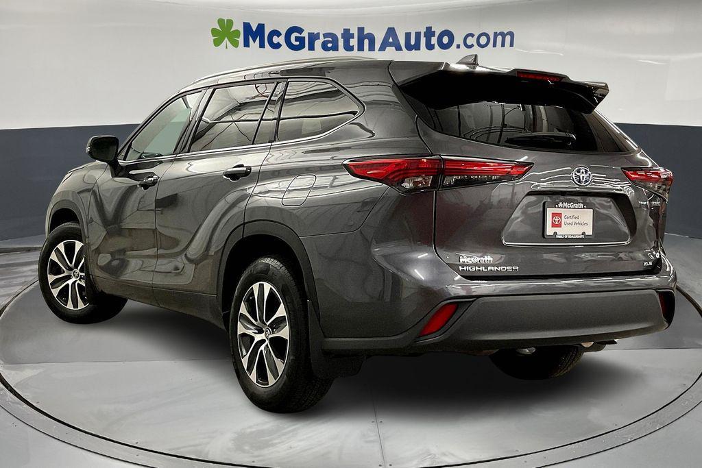 used 2022 Toyota Highlander Hybrid car, priced at $37,078