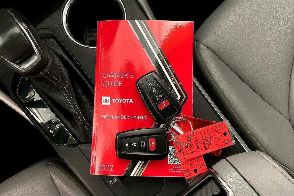 used 2022 Toyota Highlander Hybrid car, priced at $37,078