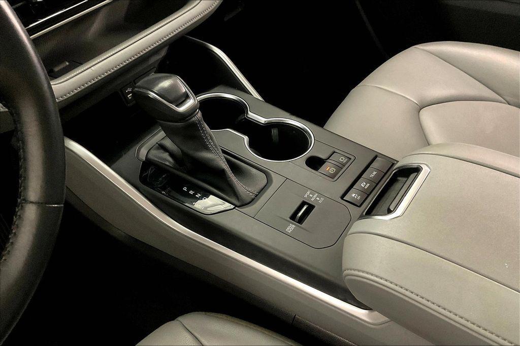 used 2022 Toyota Highlander Hybrid car, priced at $37,078