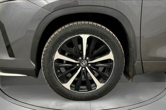 used 2021 Toyota Highlander car, priced at $35,291
