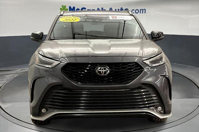 used 2021 Toyota Highlander car, priced at $34,204