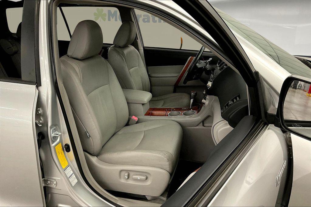 used 2008 Toyota Highlander car, priced at $10,897