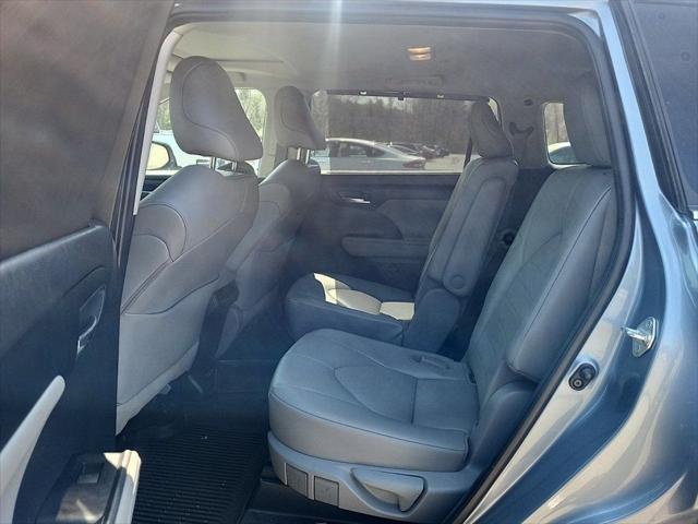 used 2021 Toyota Highlander car, priced at $32,534