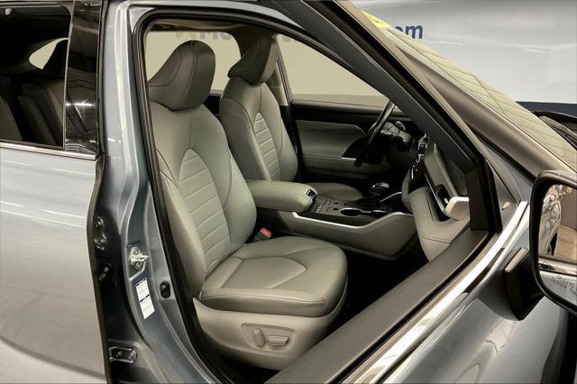 used 2021 Toyota Highlander car, priced at $32,734