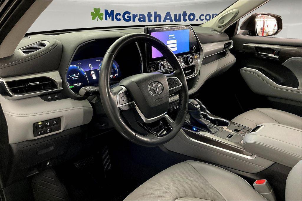 used 2023 Toyota Highlander Hybrid car, priced at $49,632
