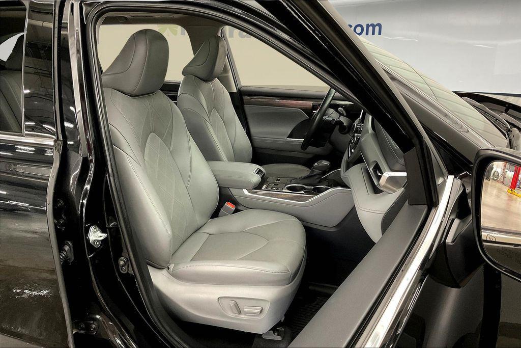 used 2023 Toyota Highlander Hybrid car, priced at $49,632