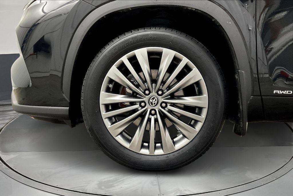 used 2023 Toyota Highlander Hybrid car, priced at $49,632