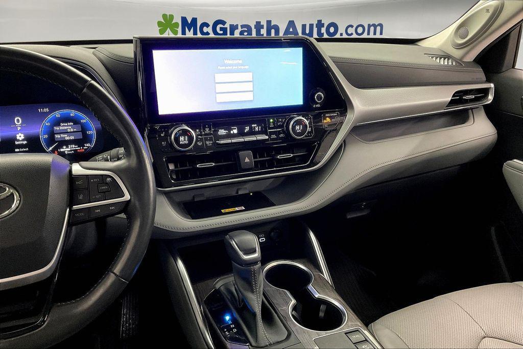 used 2023 Toyota Highlander Hybrid car, priced at $49,632