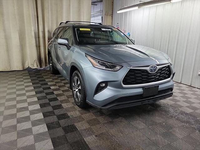 used 2021 Toyota Highlander Hybrid car, priced at $37,499