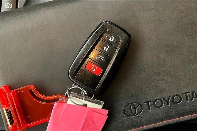 used 2022 Toyota Highlander car, priced at $38,453