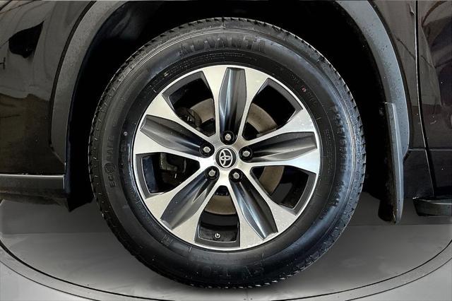 used 2022 Toyota Highlander car, priced at $38,453