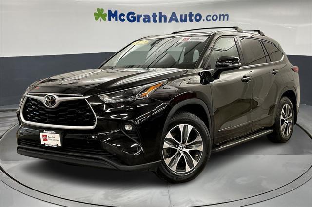 used 2022 Toyota Highlander car, priced at $38,453