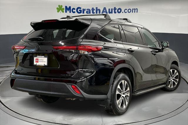 used 2022 Toyota Highlander car, priced at $38,453