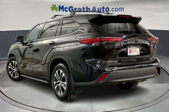 used 2022 Toyota Highlander car, priced at $38,453