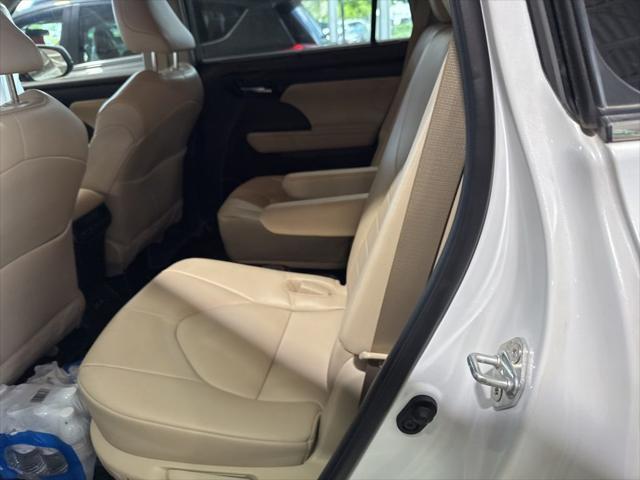 used 2022 Toyota Highlander car, priced at $38,400