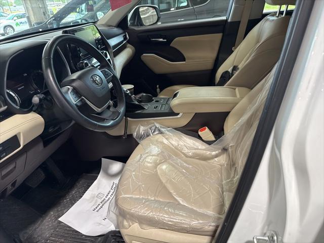 used 2022 Toyota Highlander car, priced at $38,400