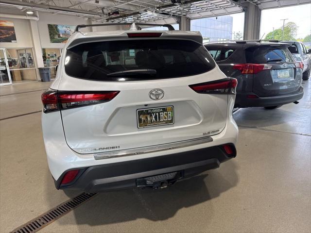 used 2022 Toyota Highlander car, priced at $38,400