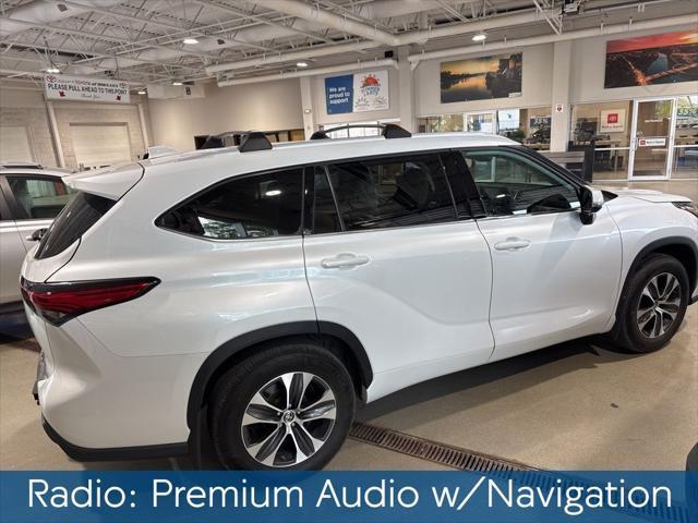 used 2022 Toyota Highlander car, priced at $38,400