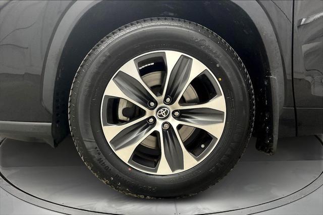 used 2022 Toyota Highlander car, priced at $38,340