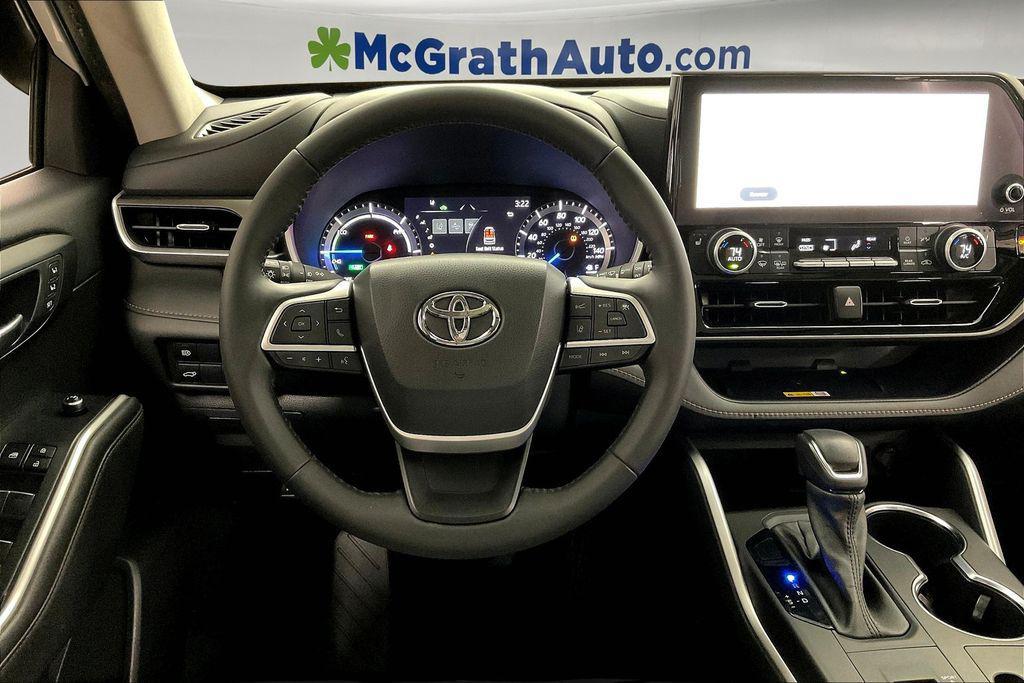 used 2023 Toyota Highlander Hybrid car, priced at $41,898