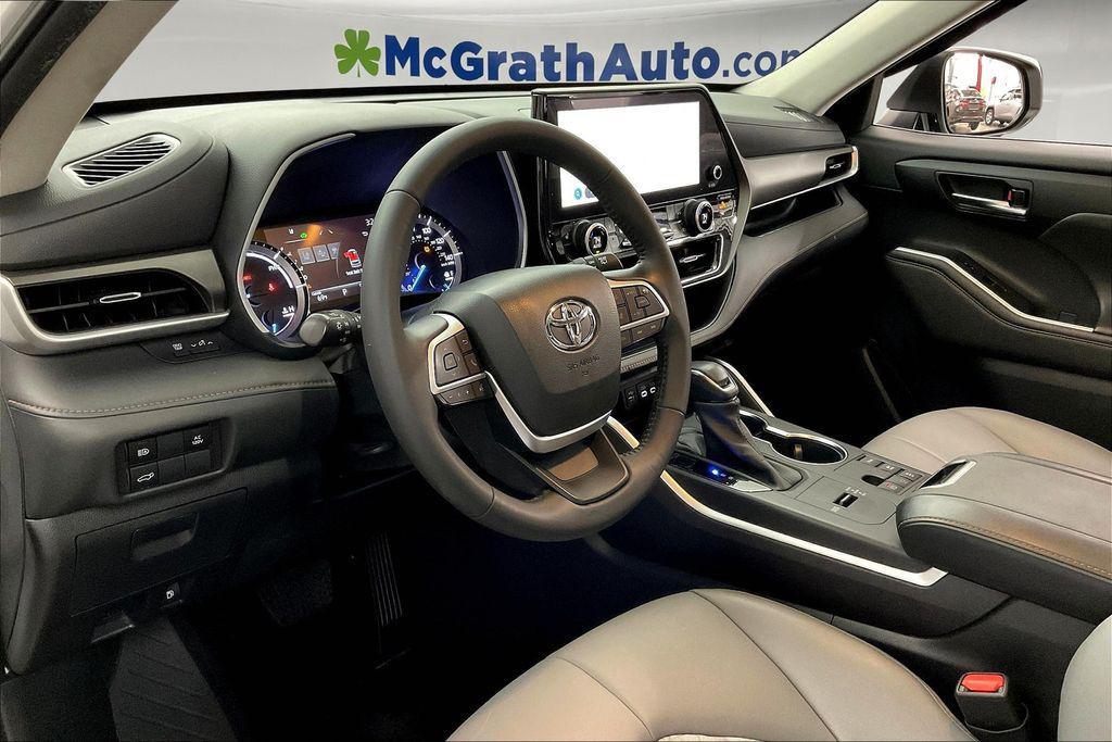 used 2023 Toyota Highlander Hybrid car, priced at $41,898