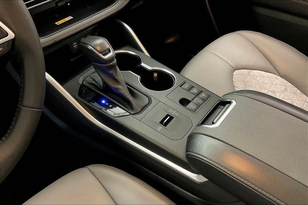 used 2023 Toyota Highlander Hybrid car, priced at $41,898