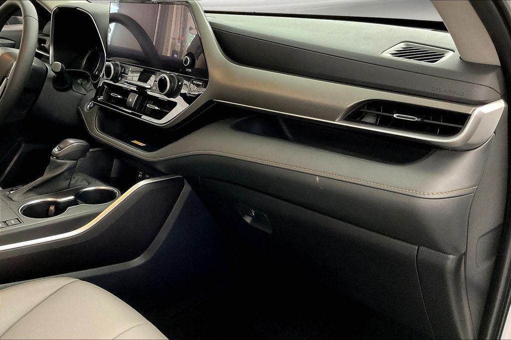 used 2023 Toyota Highlander Hybrid car, priced at $41,898