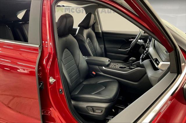 used 2023 Toyota Highlander car, priced at $41,625