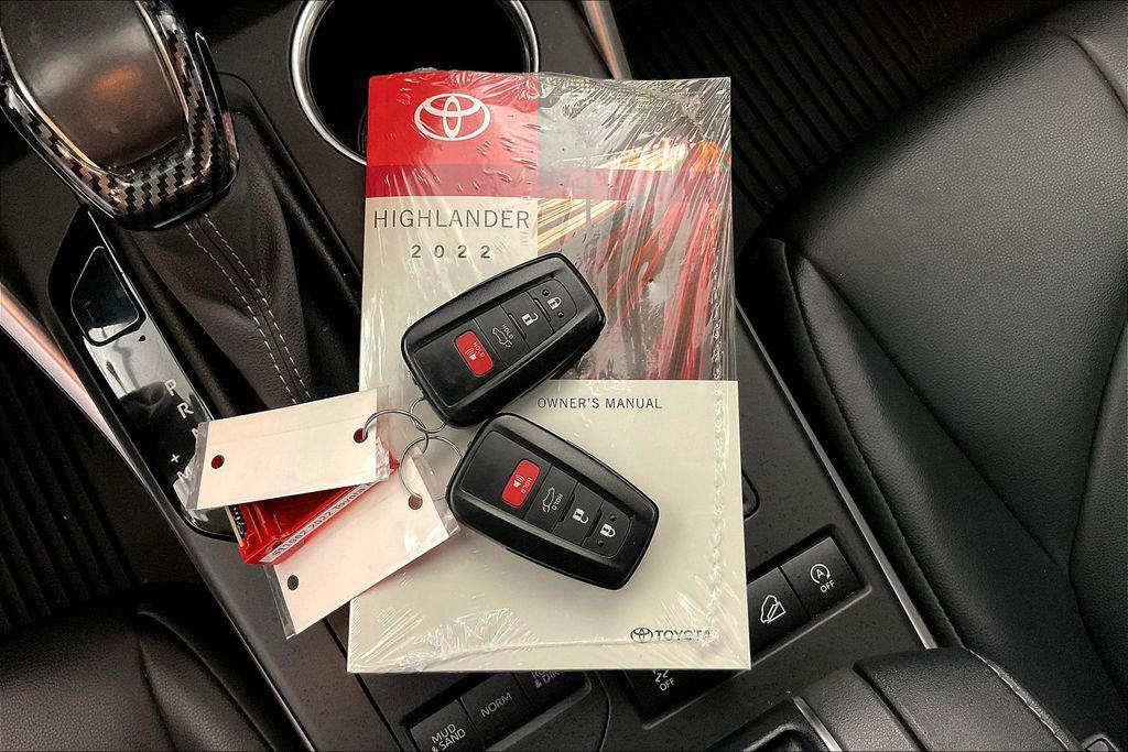 used 2022 Toyota Highlander car, priced at $36,427