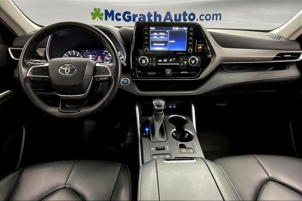 used 2022 Toyota Highlander car, priced at $36,427