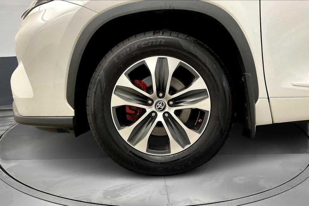 used 2022 Toyota Highlander car, priced at $36,427