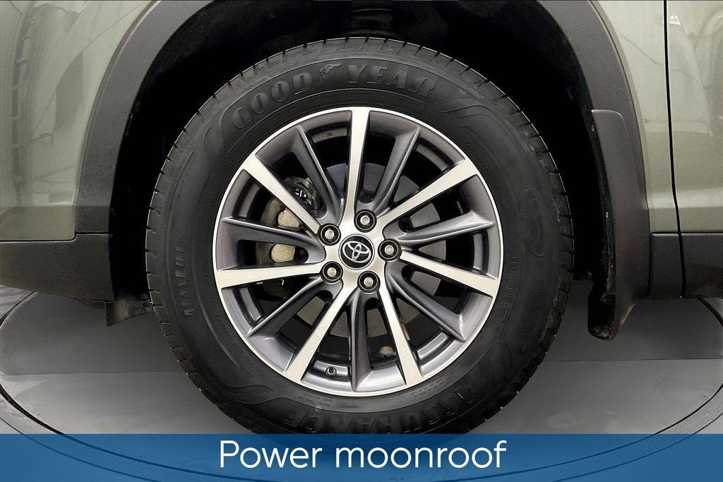 used 2019 Toyota Highlander car, priced at $27,742