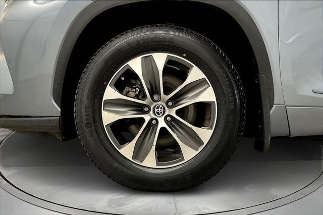 used 2022 Toyota Highlander car, priced at $39,732
