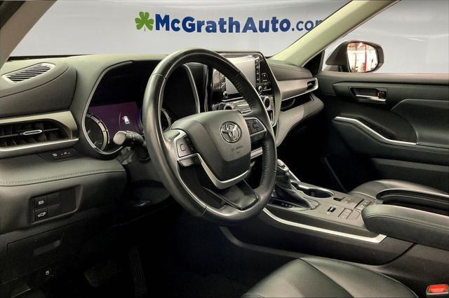 used 2022 Toyota Highlander car, priced at $39,732