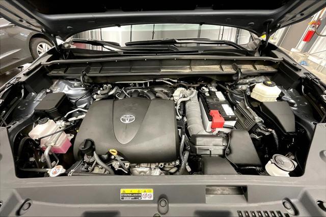 used 2022 Toyota Highlander car, priced at $39,732