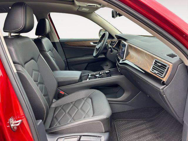 used 2025 Volkswagen Atlas car, priced at $40,996