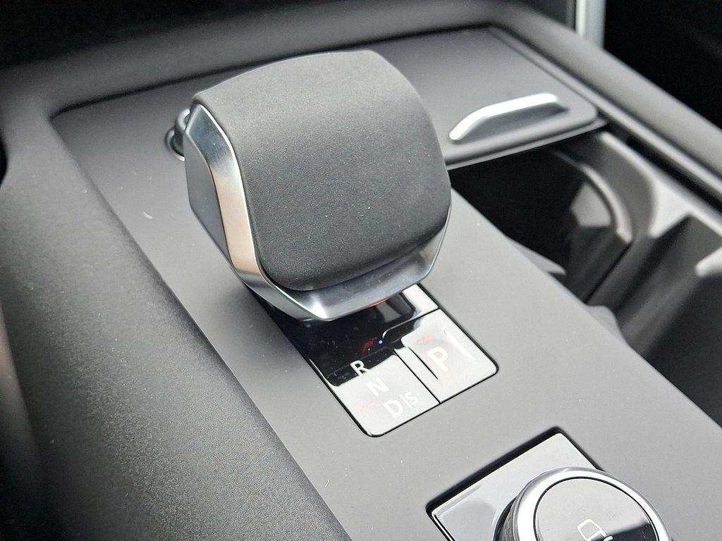 new 2025 Land Rover Discovery car, priced at $69,268