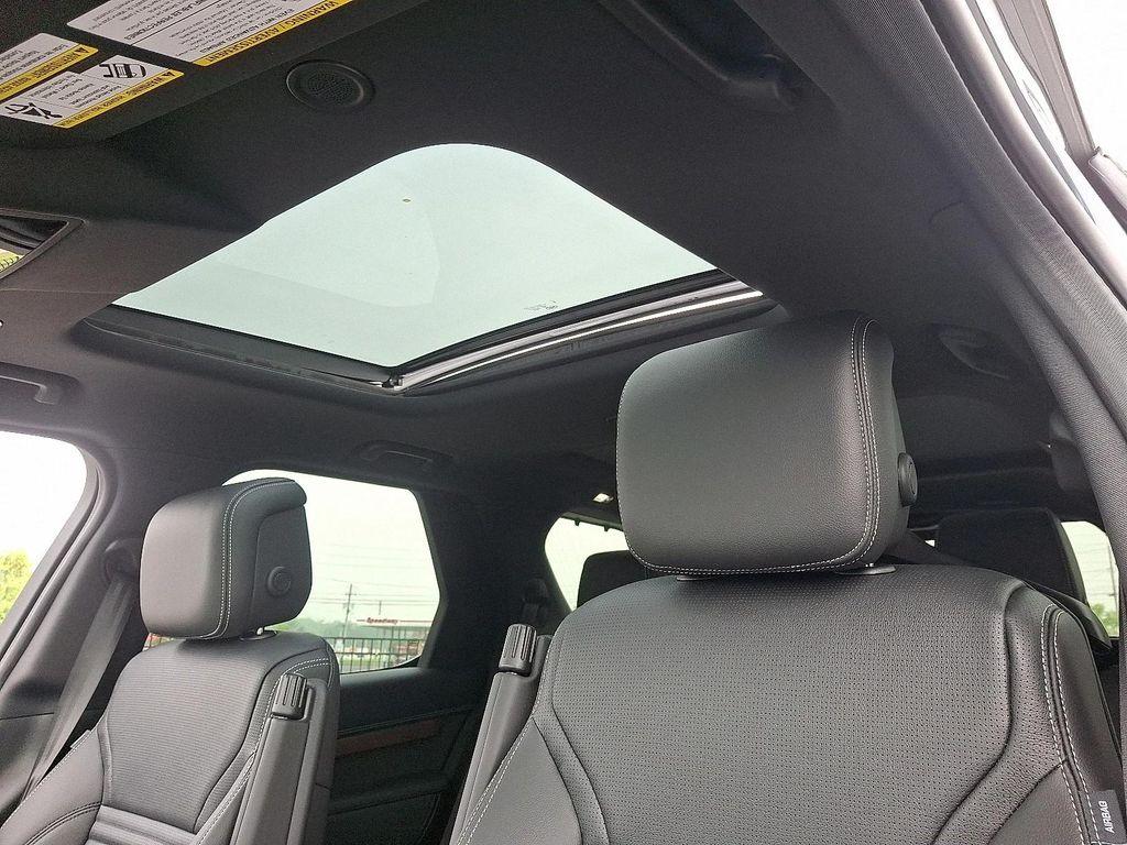 new 2025 Land Rover Discovery car, priced at $69,268