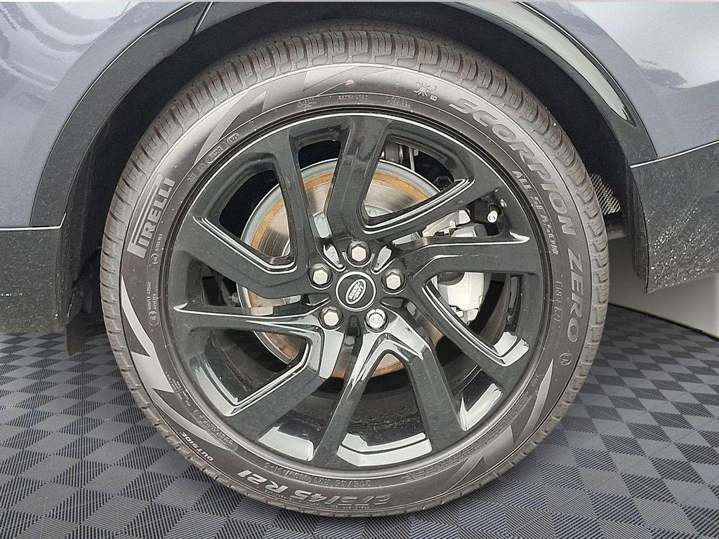 new 2025 Land Rover Discovery car, priced at $69,268